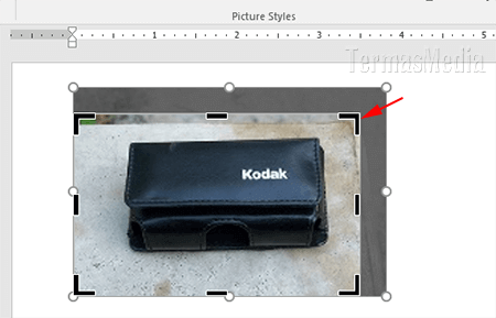 Memotong gambar dengan fitur Crop di Microsoft Office Word