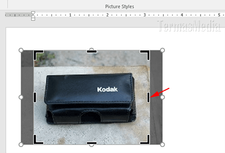 Memotong gambar dengan fitur Crop di Microsoft Office Word