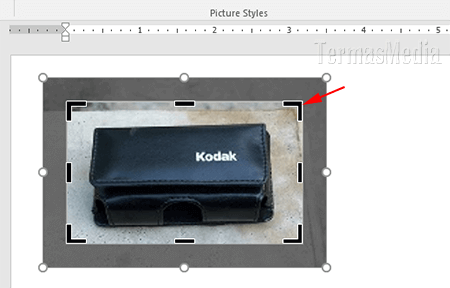 Memotong gambar dengan fitur Crop di Microsoft Office Word