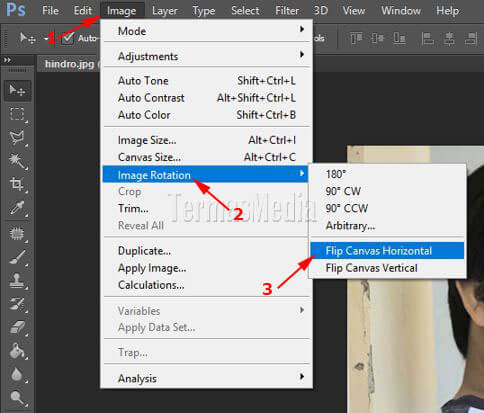 Membalik kanvas secara horizontal dengan Photoshop